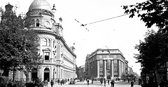 (#12) Skrzyżowanie ul. Starowiślnej z ul. Wielopole, widoczna Poczta Główna