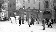 (#26) Plac Szczepański, widoczny koń i Melex