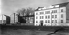 (#38) Aleje Trzech Wieszczów, widoczny budynek Herbewo