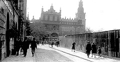 (#39) ul. św. Jana, widoczne sukiennice i budowa Feniksa