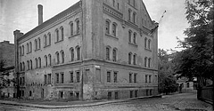 (#50) ul. Dolnych Młynów, widoczny młyn i bar mleczny