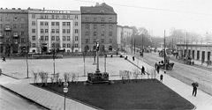(#55) Pusty Nowy Kleparz, widoczny budynek Herbewo
