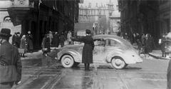 (#56) ul. Grodzka przystrojona flagami ze swastykami