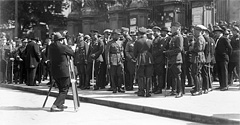 (#66) Ulica Grodzka, widoczny kościół św. Piotra i Pawła oraz tajemniczy fotograf