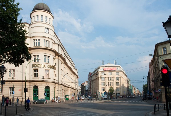 (#12) Skrzyżowanie ul. Starowiślnej z ul. Wielopole, widoczna Poczta Główna - teraz (#12) Skrzyżowanie ul. Starowiślnej z ul. Wielopole, widoczna Poczta Główna - teraz